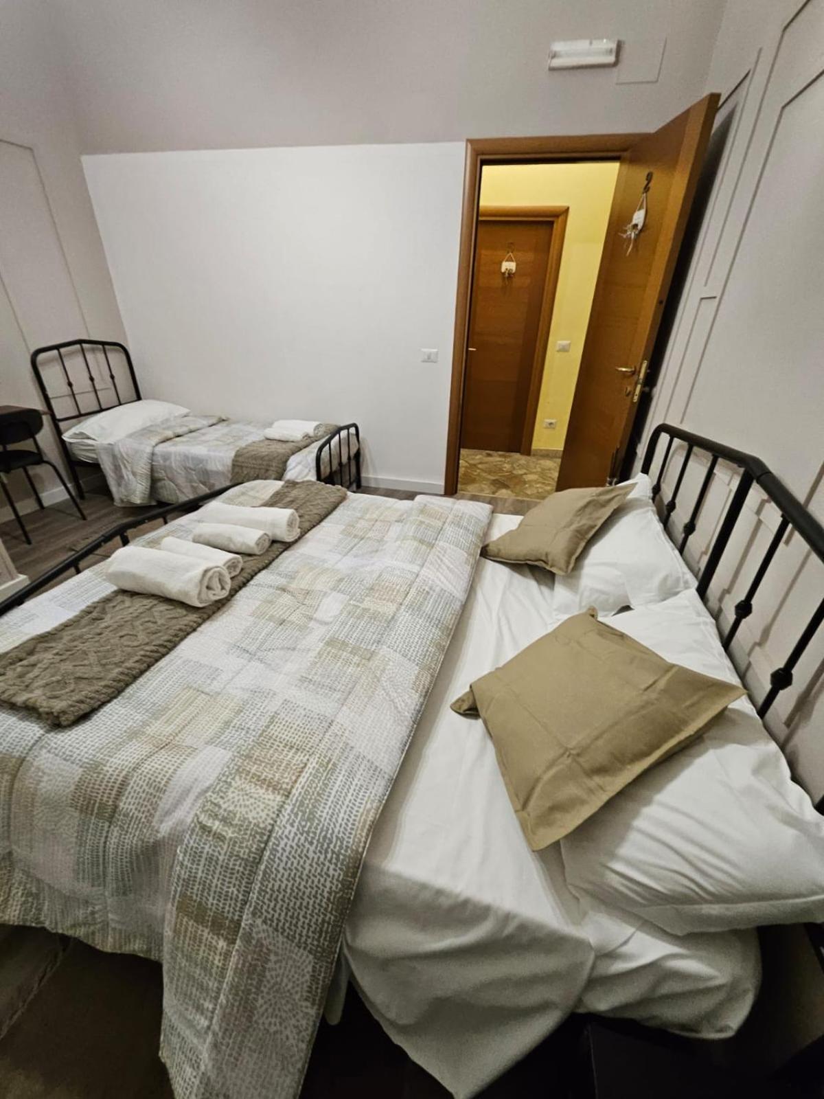San Daniele Bundi House Hotel Roma Ngoại thất bức ảnh