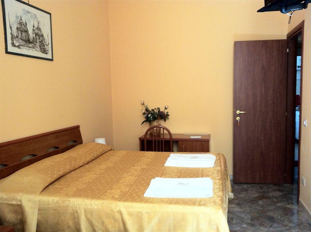 San Daniele Bundi House Hotel Roma Ngoại thất bức ảnh