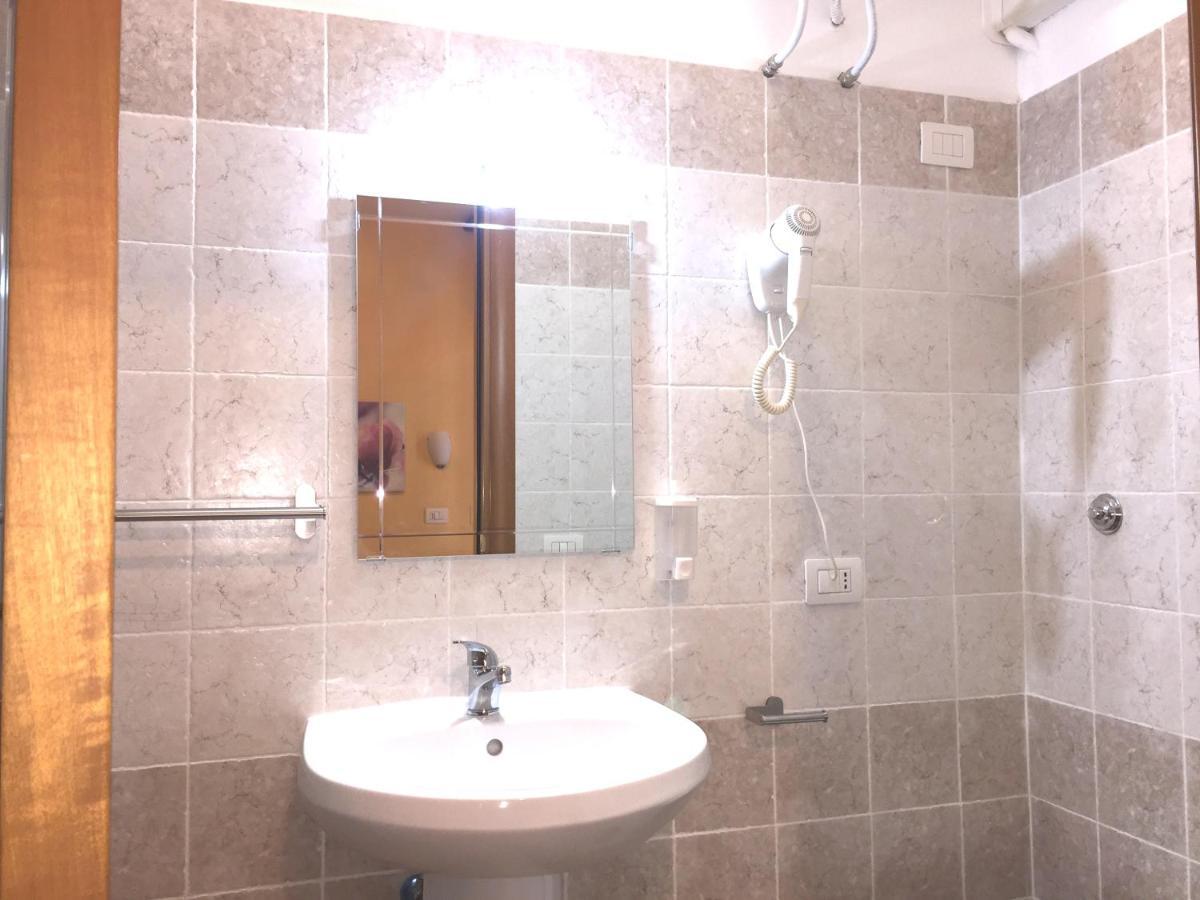 San Daniele Bundi House Hotel Roma Ngoại thất bức ảnh